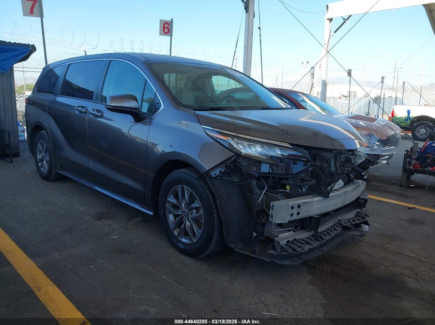 5TDKRKEC5PS168642 2023 Toyota Sienna Le auction photo 1