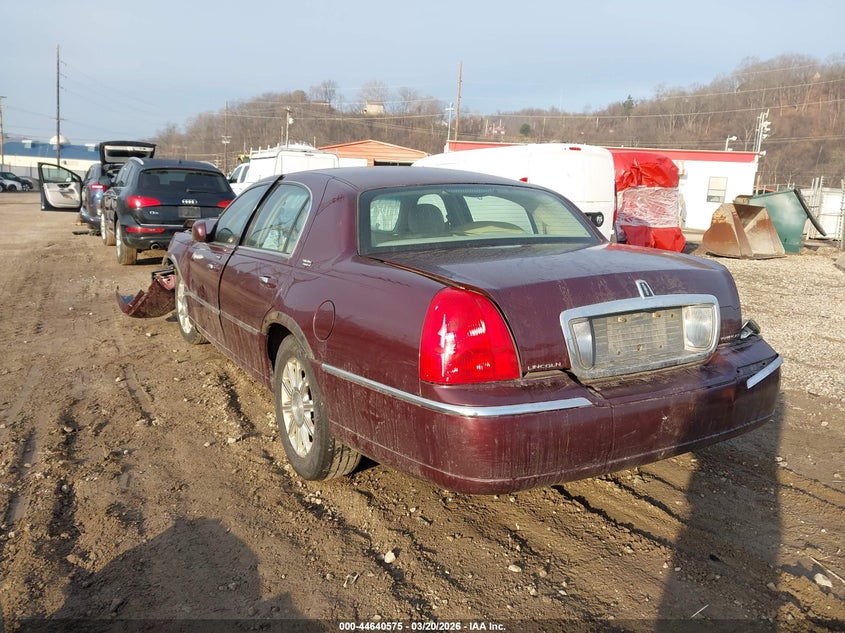 2007 Lincoln Town Car Signature Limited