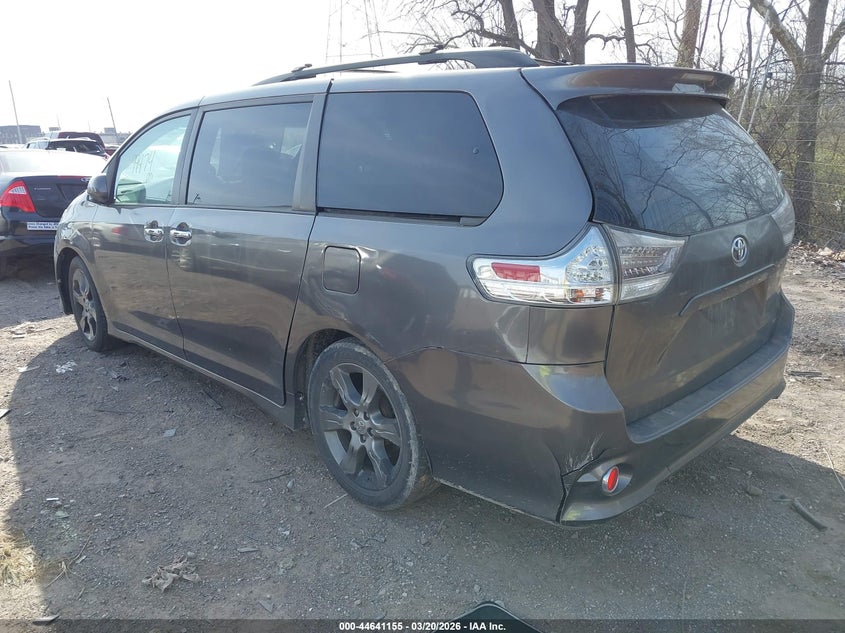 2014 Toyota Sienna Se 8 Passenger