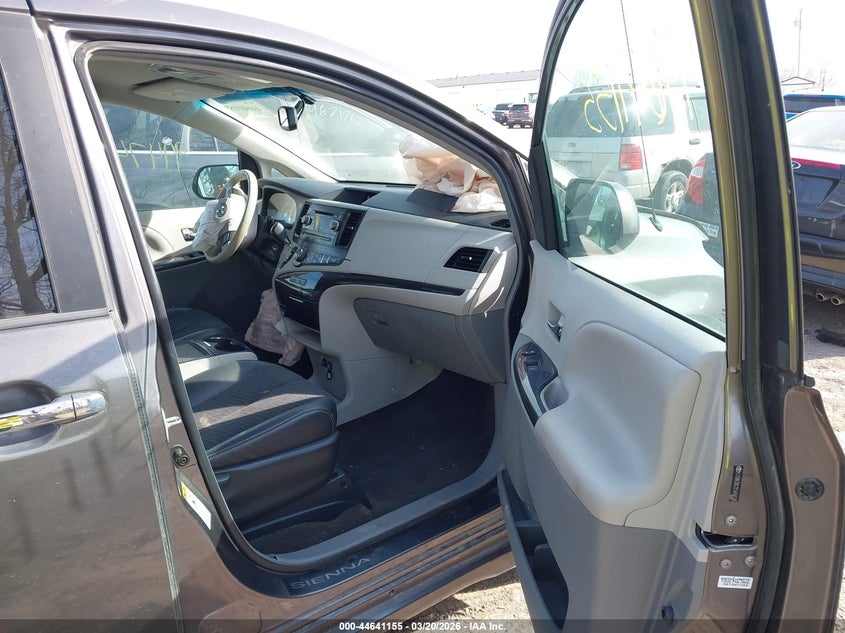 2014 Toyota Sienna Se 8 Passenger