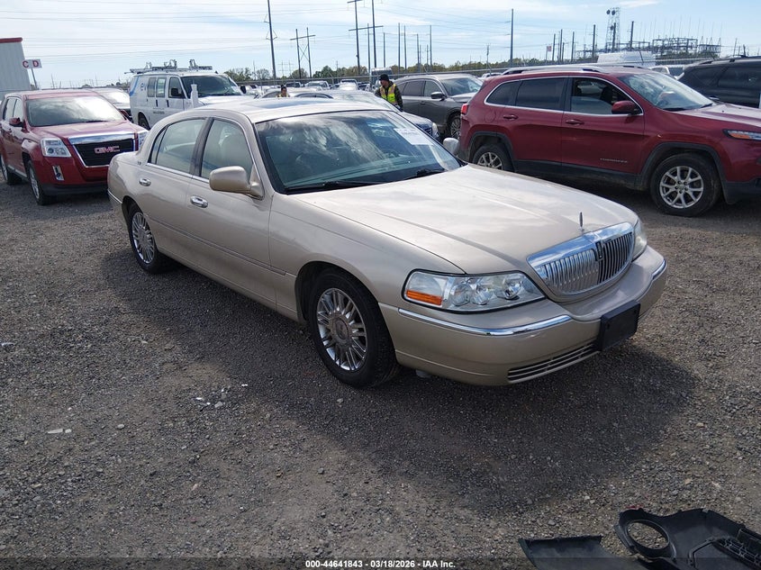 2006 Lincoln Town Car Signature Limited