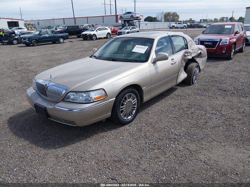 2006 Lincoln Town Car Signature Limited