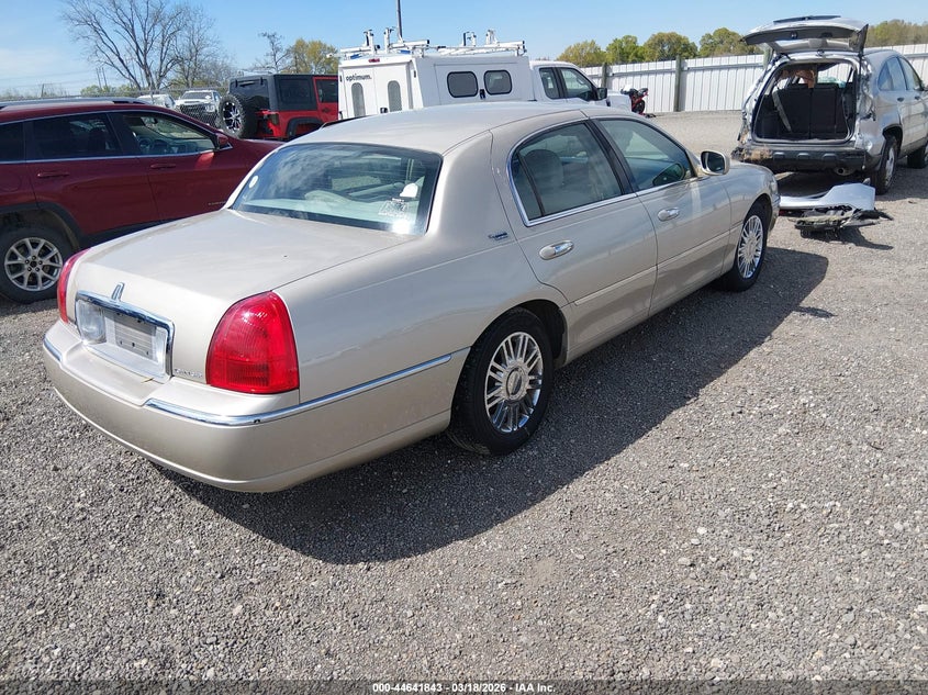 2006 Lincoln Town Car Signature Limited