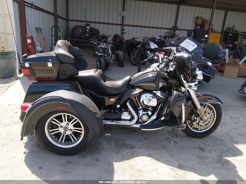 2013 Harley-Davidson Flhtcutg Tri Glide Ultra Classic VIN: 1HD1MAM14DB854693 Lot: 44641972