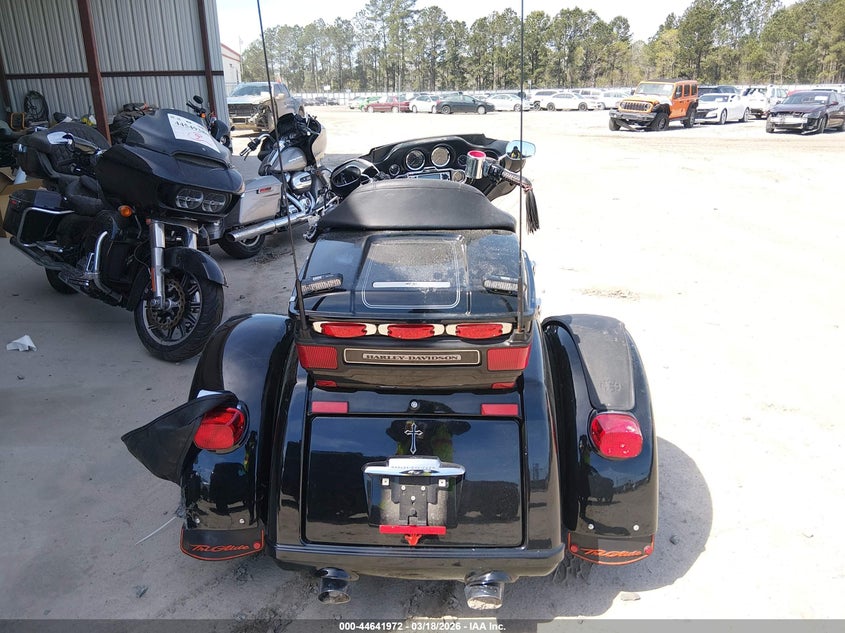 2013 Harley-Davidson Flhtcutg Tri Glide Ultra Classic VIN: 1HD1MAM14DB854693 Lot: 44641972