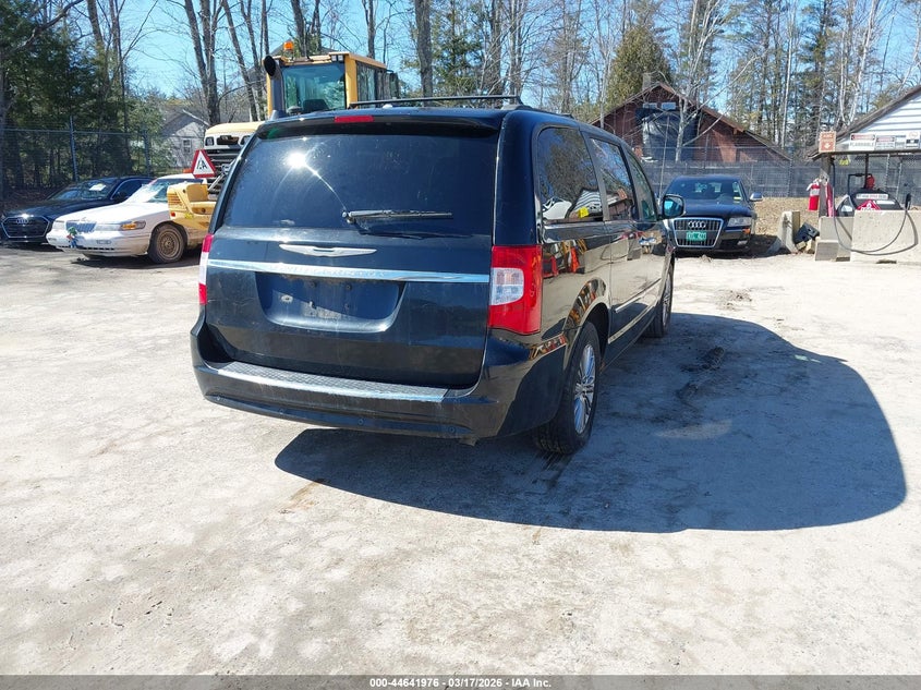 2014 Chrysler Town & Country Touring-L