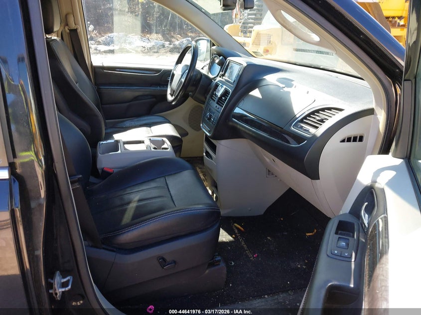 2014 Chrysler Town & Country Touring-L