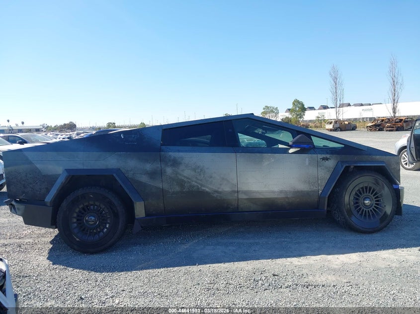 2024 Tesla Cybertruck Cyberbeast VIN: 7G2CEHEE6RA017282 Lot: 44641993