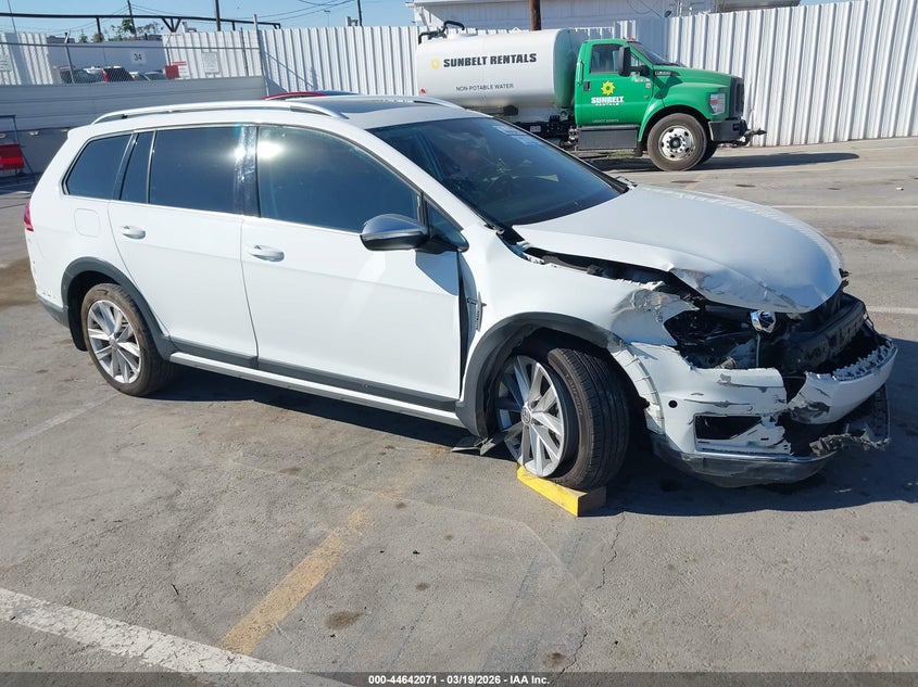 3VWH17AU6HM533227 VOLKSWAGEN GOLF ALLTRACK Photo 1