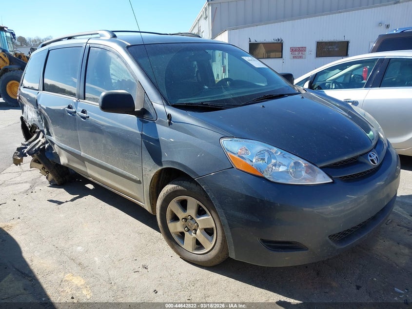 2008 TOYOTA SIENNA auction photo 1