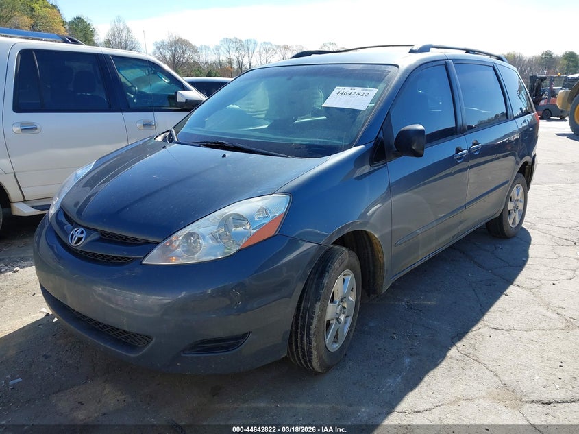 2008 TOYOTA SIENNA auction photo 2