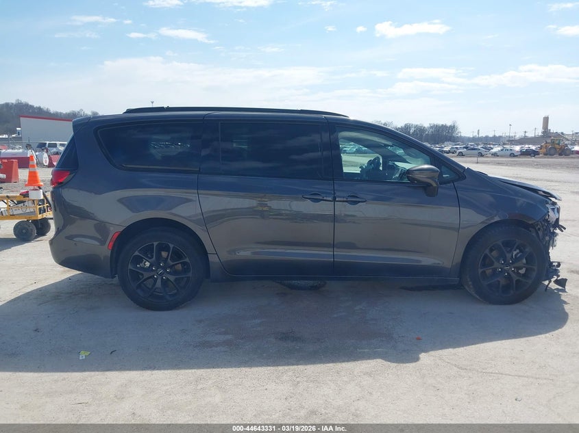 2022 Chrysler Pacifica - view 14