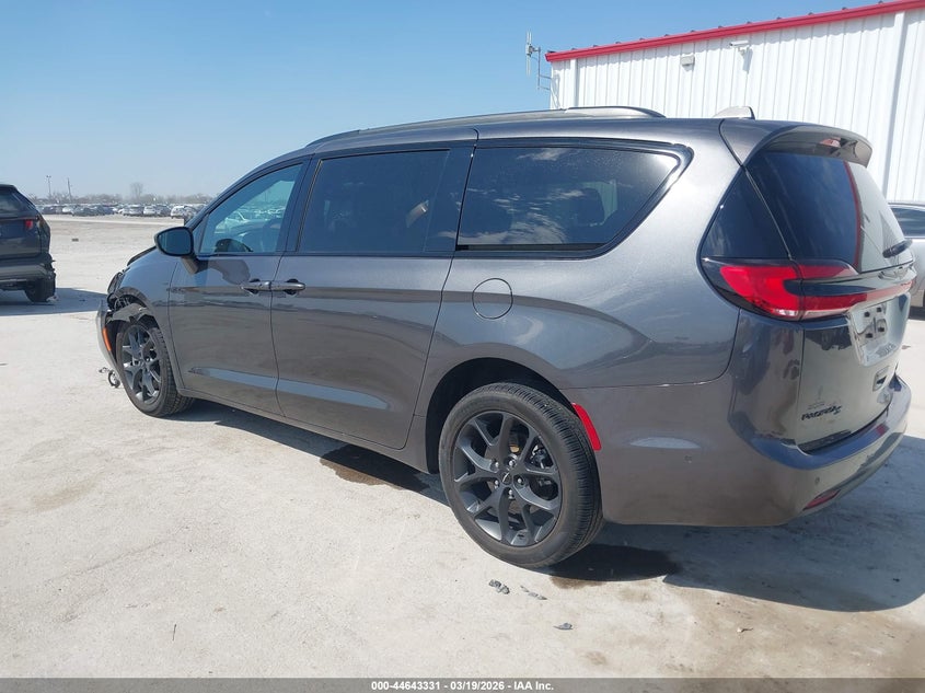 2022 Chrysler Pacifica - view 3