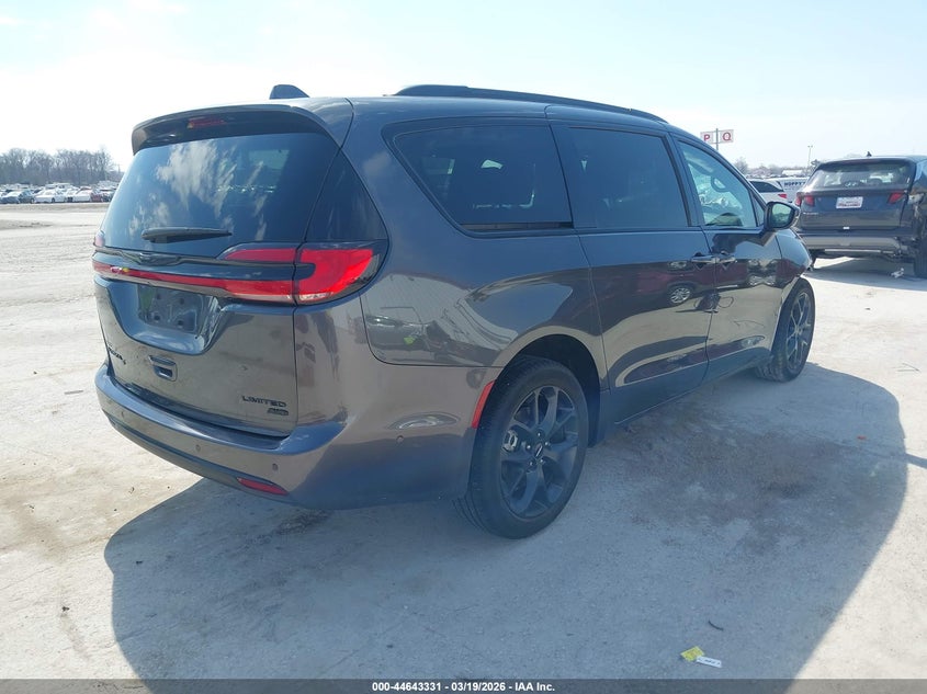 2022 Chrysler Pacifica - view 4