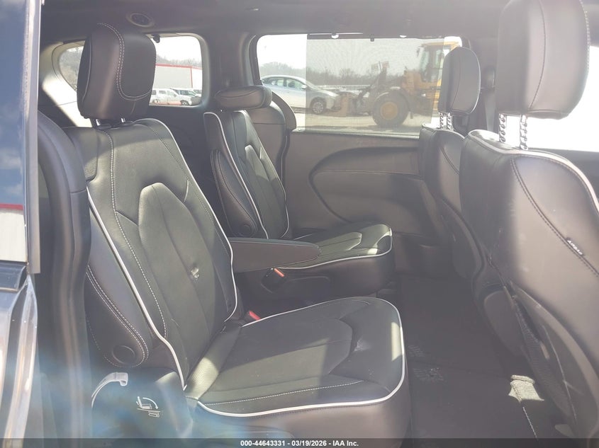 2022 Chrysler Pacifica - view 8