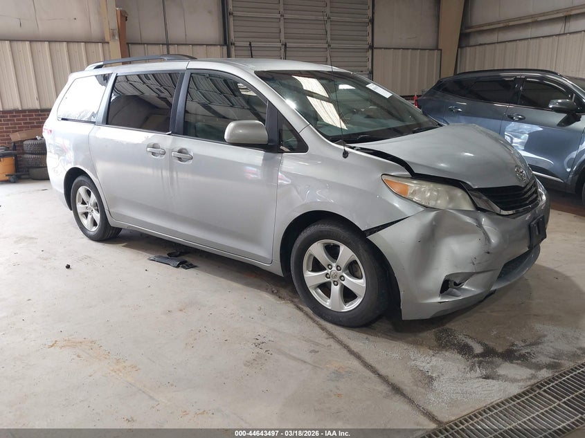 2014 TOYOTA SIENNA LE V6 8 PASSENGER
