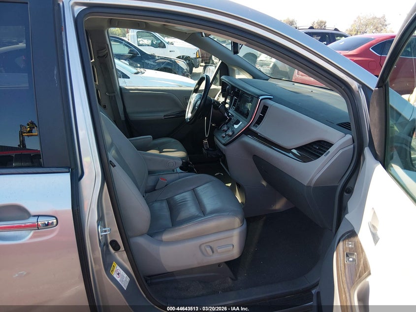 2016 Toyota Sienna Xle Premium 8 Passenger