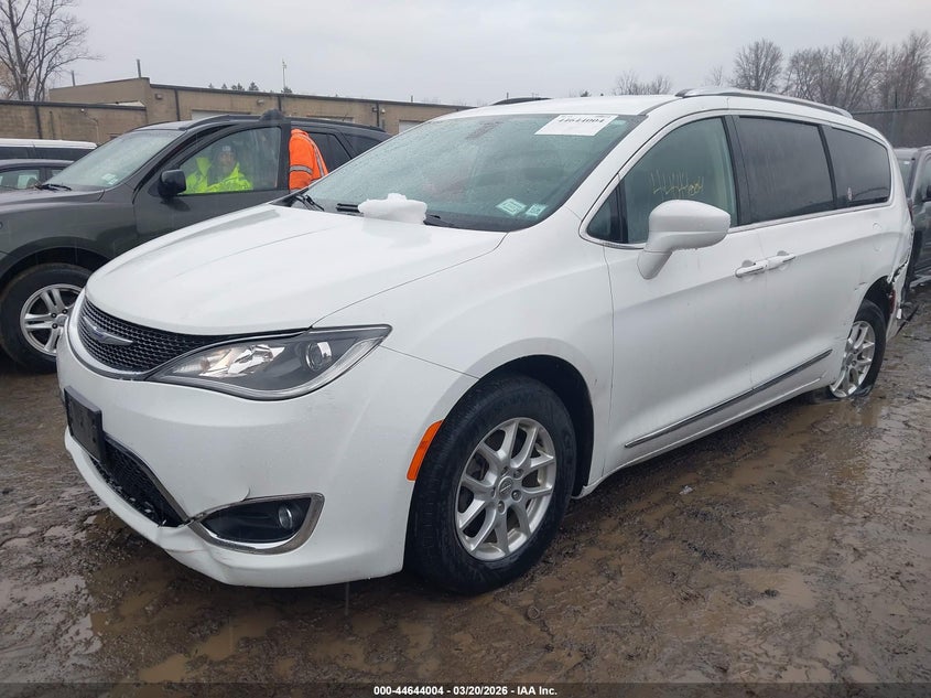 Vin: 2c4rc1bg1lr275983, lot: 45141021, chrysler pacifica touring l 20202