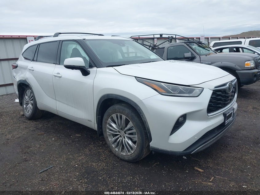2026 Toyota Highlander Hybrid Platinum