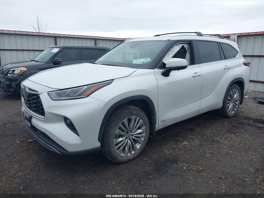 2026 Toyota Highlander Hybrid Platinum