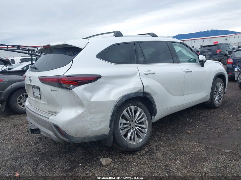 2026 Toyota Highlander Hybrid Platinum