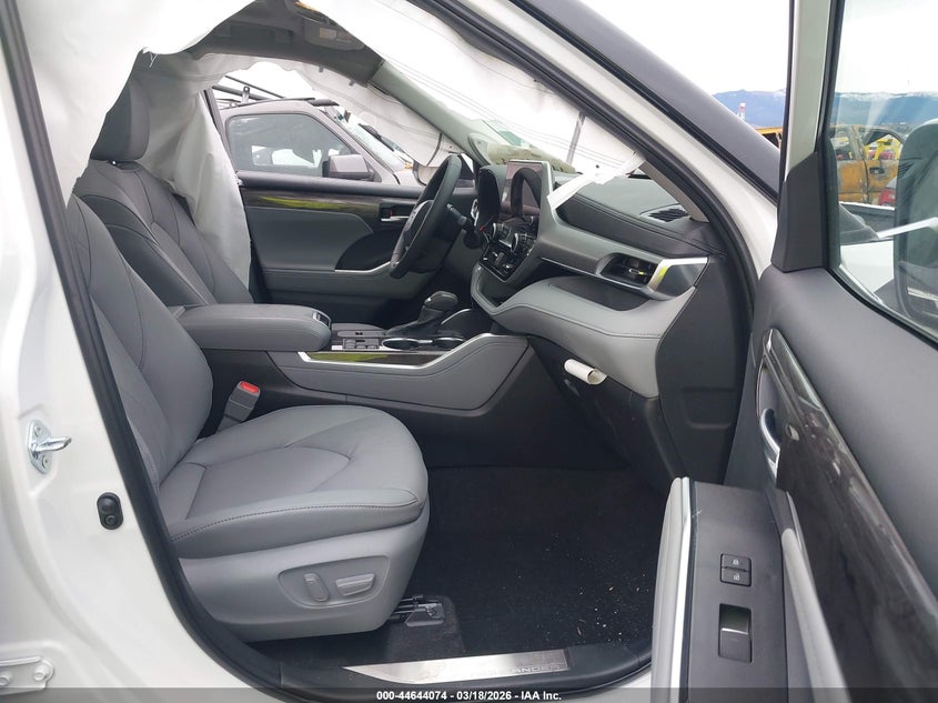 2026 Toyota Highlander Hybrid Platinum