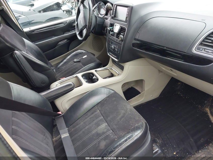 2016 Chrysler Town & Country Limited