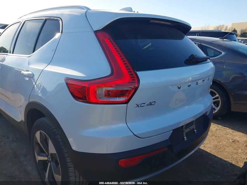 2025 Volvo Xc40 B5 Plus Bright Theme VIN: YV4L12UE2S2574809 Lot: 44644568