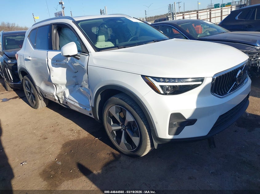2025 VOLVO XC40 B5 PLUS BRIGHT THEME