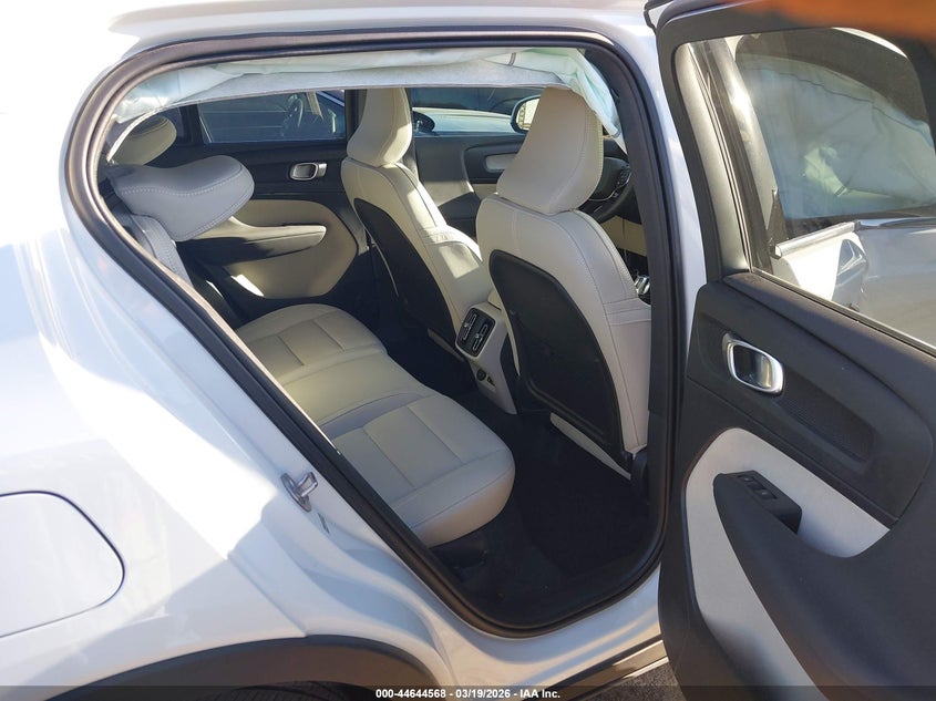 2025 Volvo Xc40 B5 Plus Bright Theme VIN: YV4L12UE2S2574809 Lot: 44644568