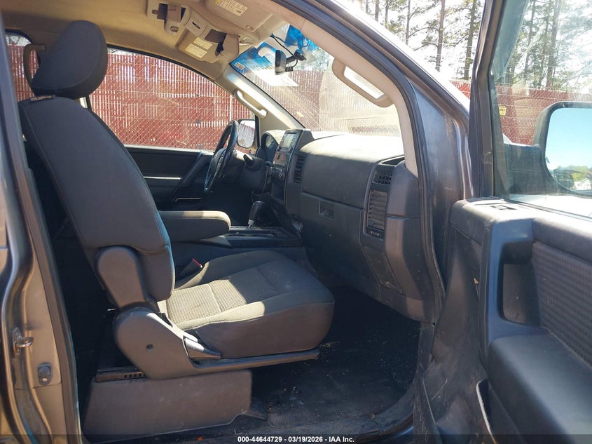 2013 Nissan Titan Sv