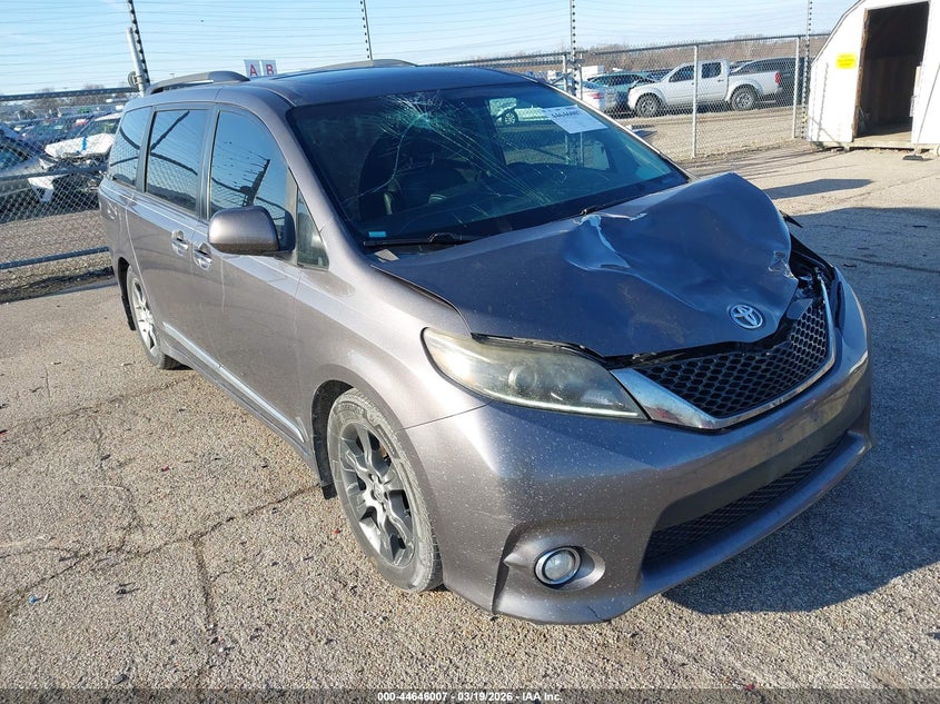2015 TOYOTA SIENNA SE PREMIUM 8 PASSENGER
