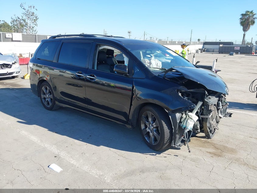 2015 TOYOTA SIENNA SE 8 PASSENGER