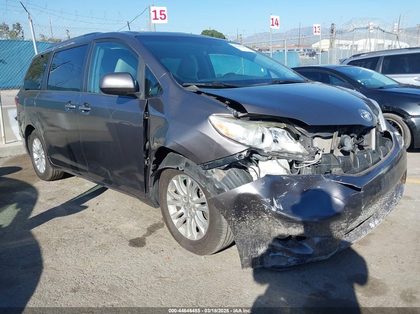 2016 Toyota Sienna Xle 8 Passenger