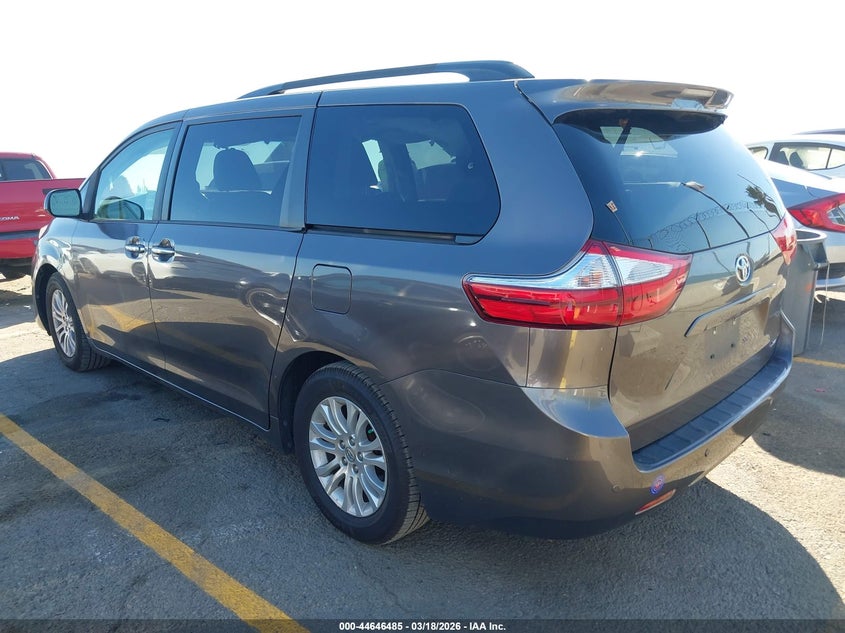2016 Toyota Sienna Xle 8 Passenger