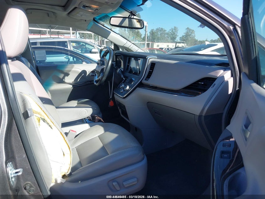 2016 Toyota Sienna Xle 8 Passenger