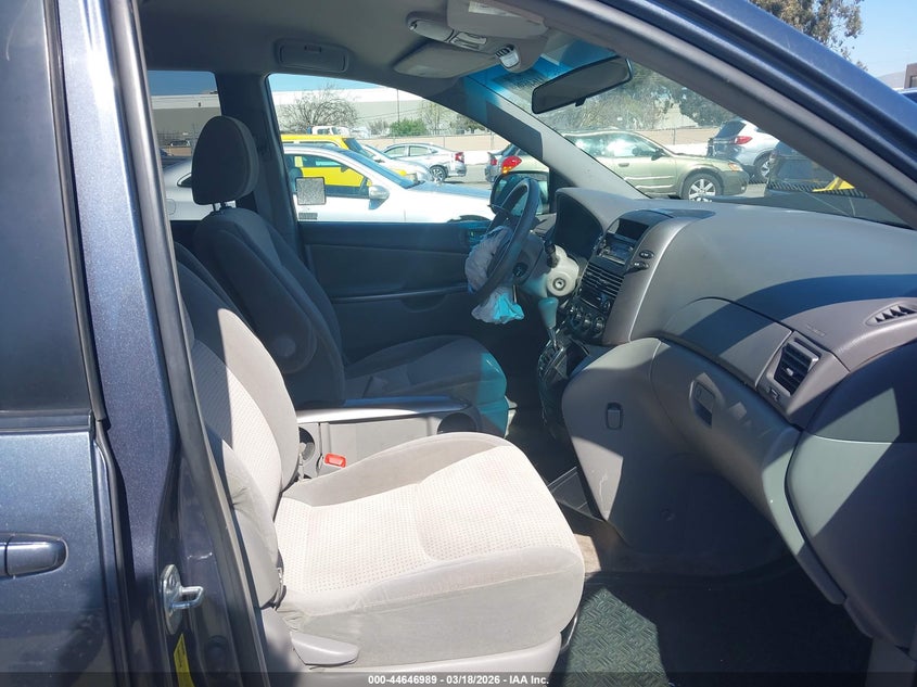 2010 Toyota Sienna Le