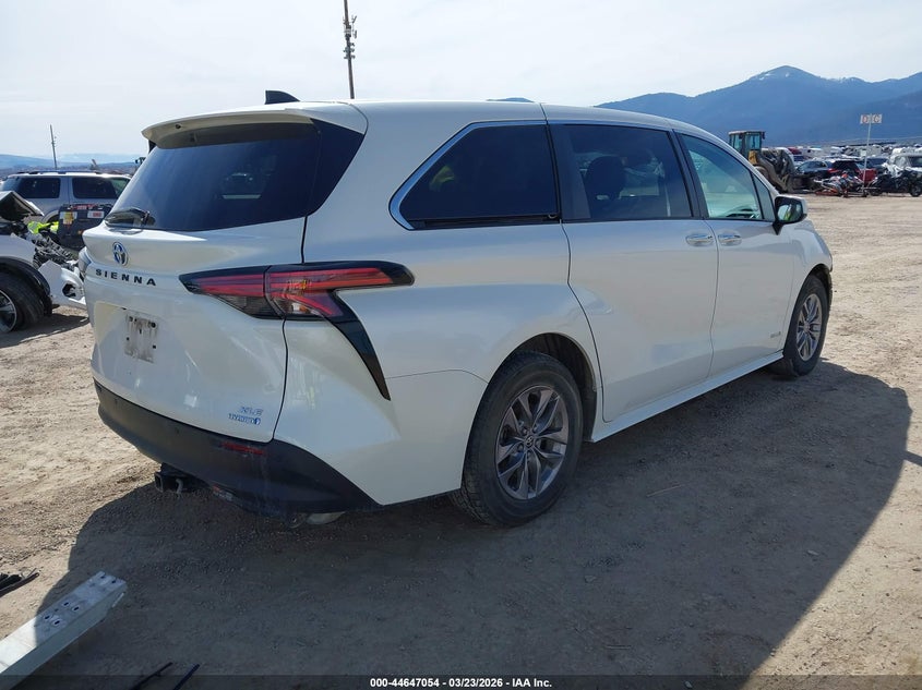 2021 Toyota Sienna Xle