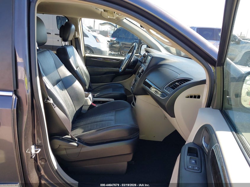 2015 Chrysler Town & Country Touring