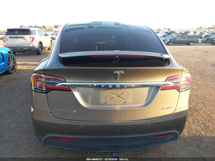 2016 TESLA MODEL X · Фото 16