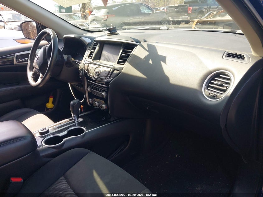 2018 Nissan Pathfinder Sv