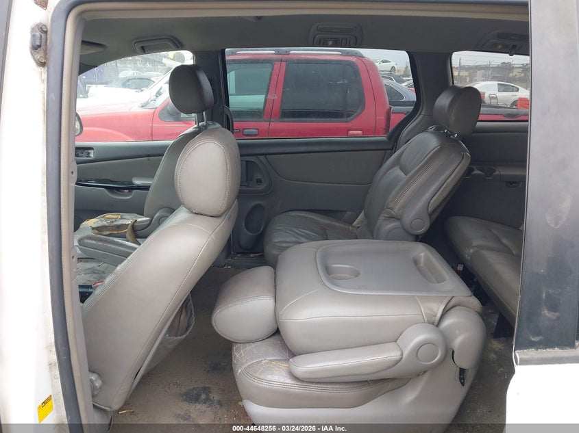 2004 Toyota Sienna Le