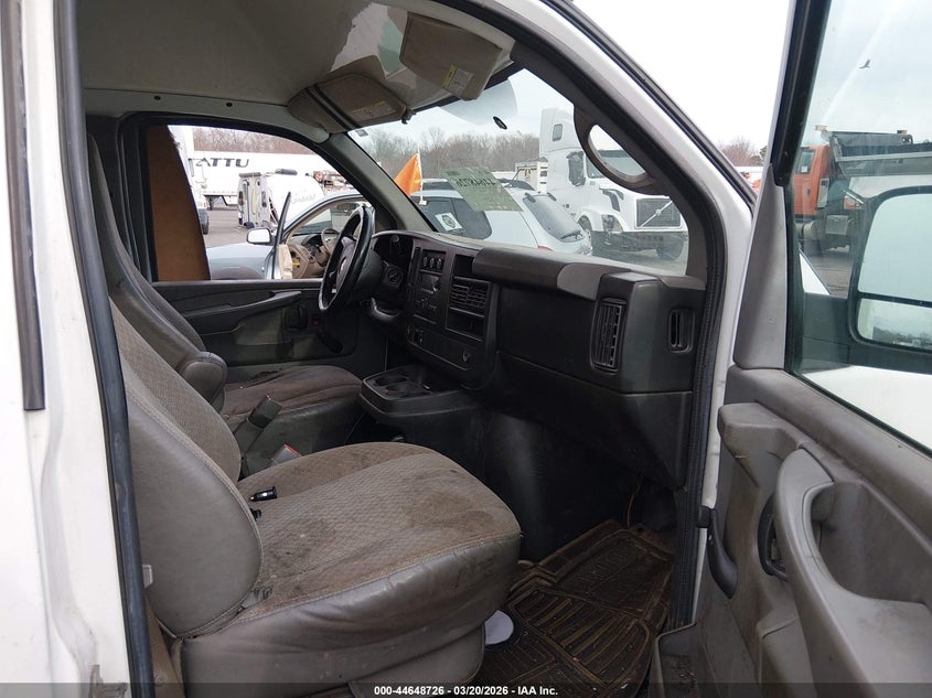 1GB0G2CA5C1123677 2012 Chevrolet Express Cutaway Work Van white