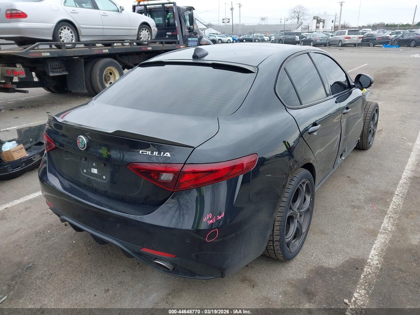 2018 Alfa Romeo Giulia Awd