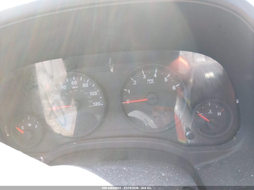 1C4NJDEB4CD637507 2012 Jeep Compass 2.4 Latitude white