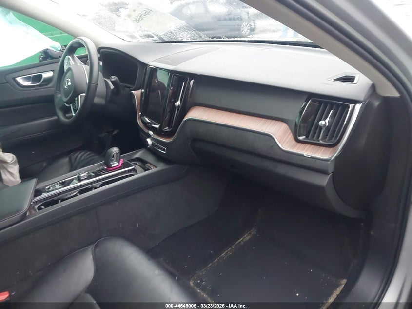 2023 Volvo Xc60 Recharge Plug-In Hybrid T8 Plus Bright Theme