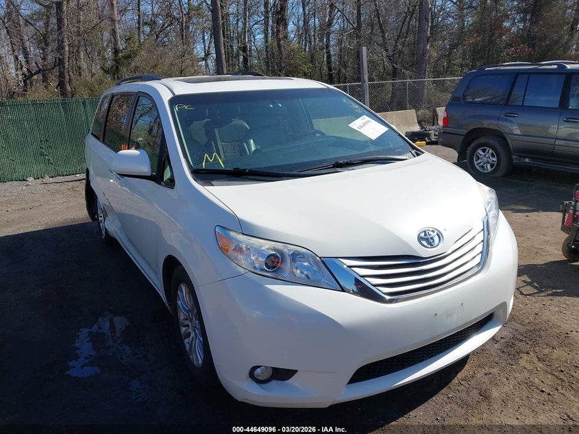 2016 Toyota Sienna Xle 8 Passenger