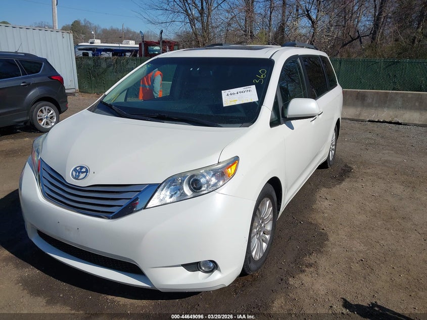 2016 Toyota Sienna Xle 8 Passenger