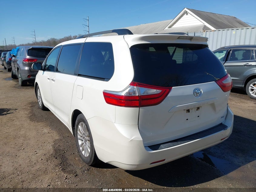 2016 Toyota Sienna Xle 8 Passenger