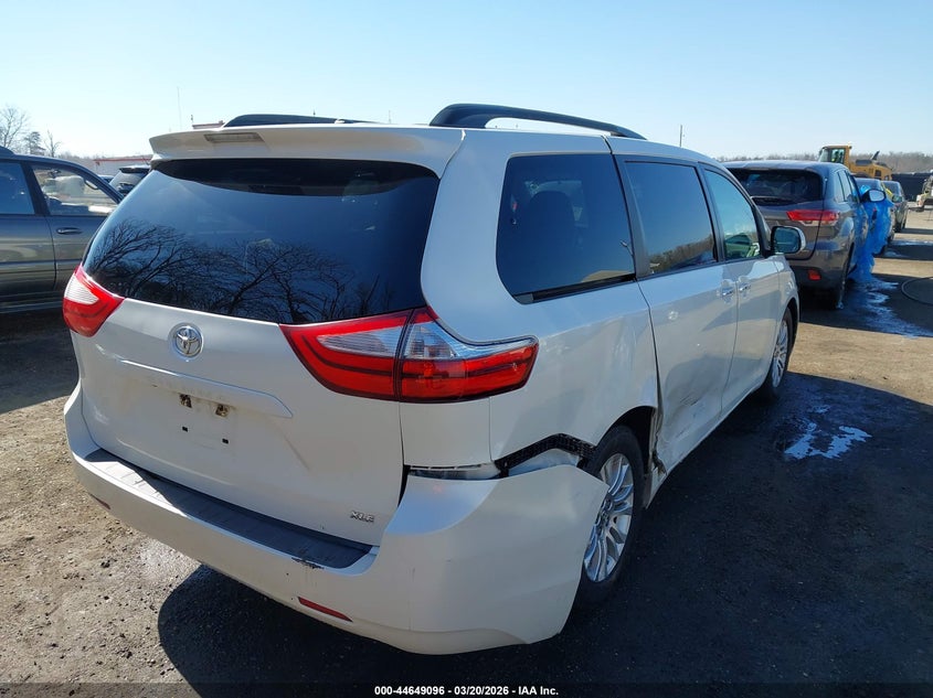 2016 Toyota Sienna Xle 8 Passenger